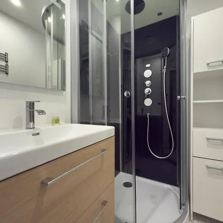 Apartment L'Alhambra Appart Plage A Pied Piscine Wifi