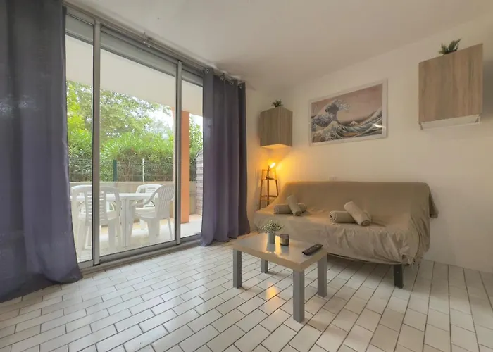 L'alhambra - A Pied Piscine Apartment *