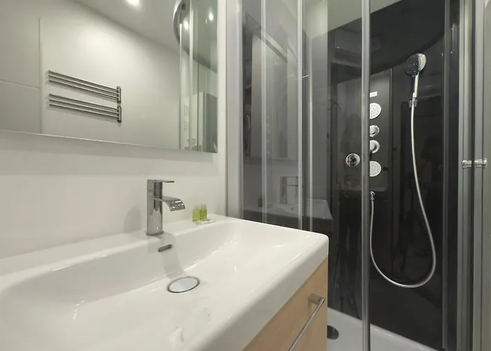 L'alhambra - A Pied Piscine Apartment *